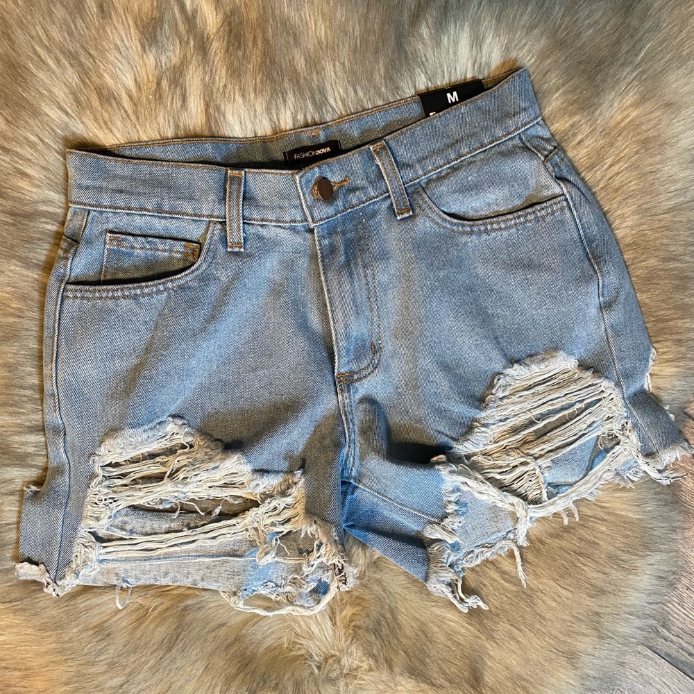 Fashion nova can’t stop now light wash denim short